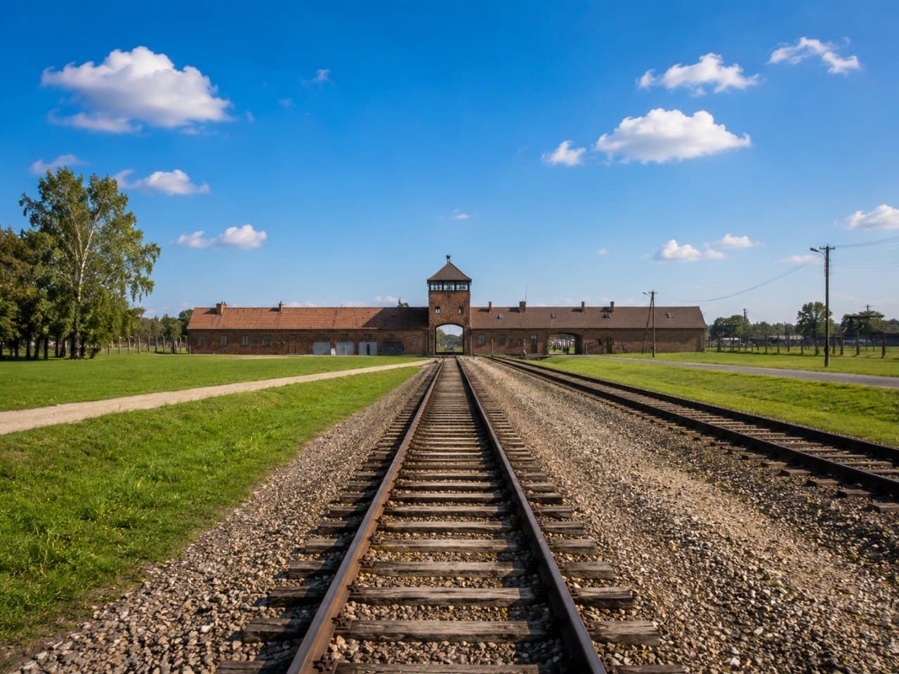 Prague to Auschwitz Private Transfer